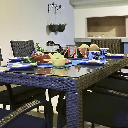 Nina 1 * Макарска