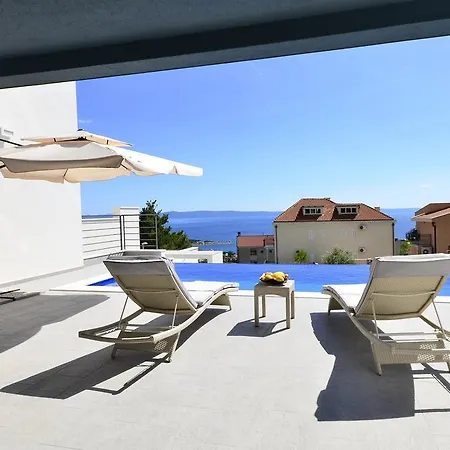 Nina 1 Makarska