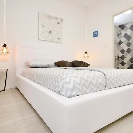 Villa Nina 1 *