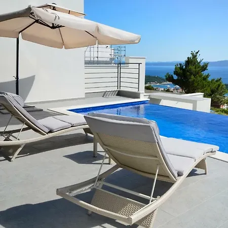 Nina 1 * Makarska