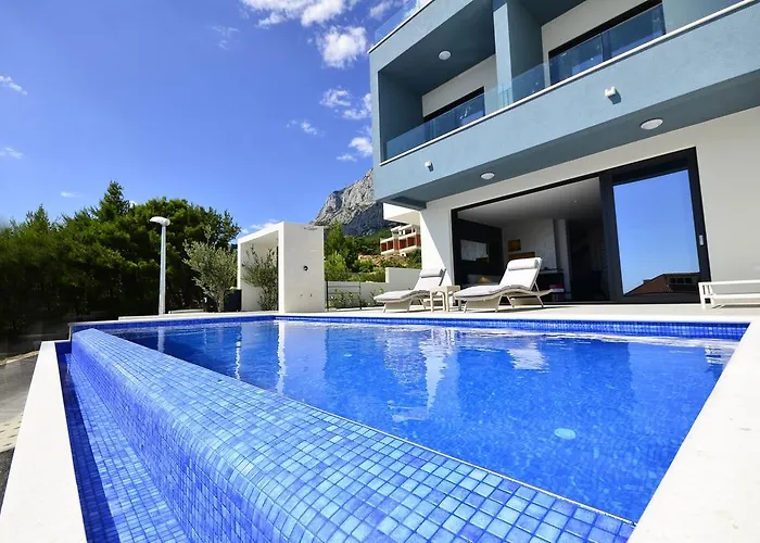 Nina 1 * Макарська