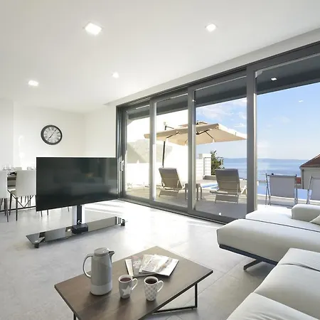 Nina 1 マカルスカ